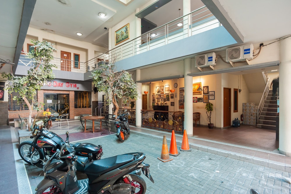 Reddoorz Plus Near Universitas Indonesia 46/50