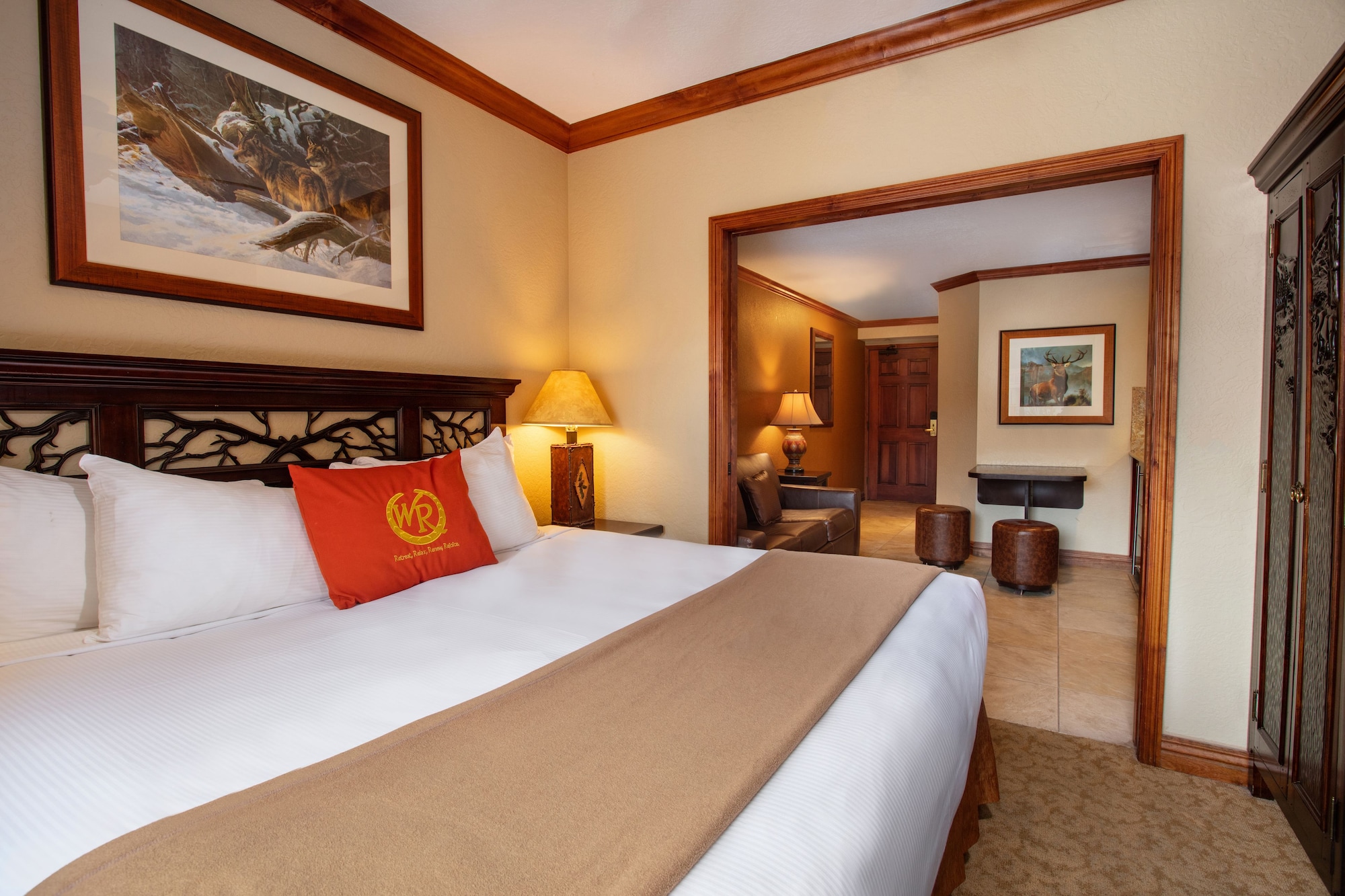 LUXURY, SUITE