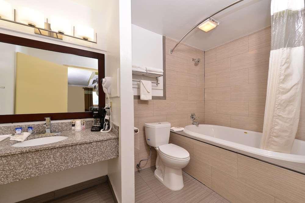 Americas Best Value Inn Suites Winona 18/28