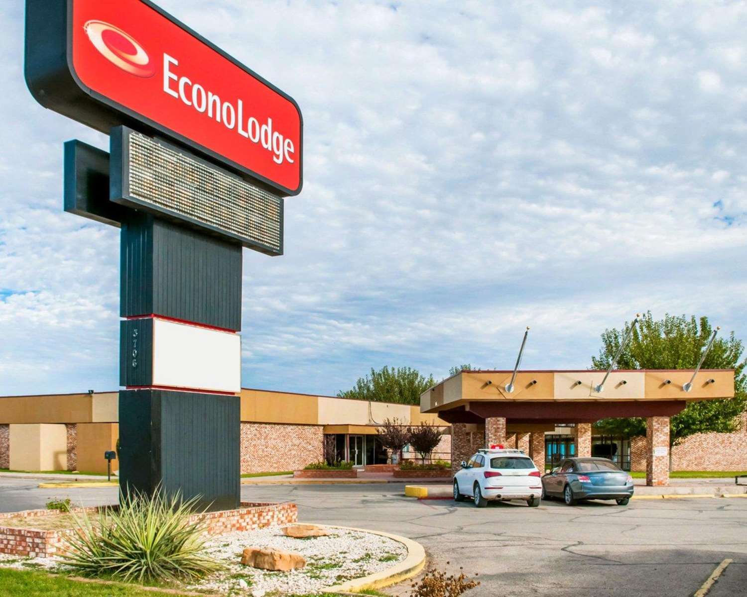 Econo Lodge Carlsbad Caverns Area 1/25