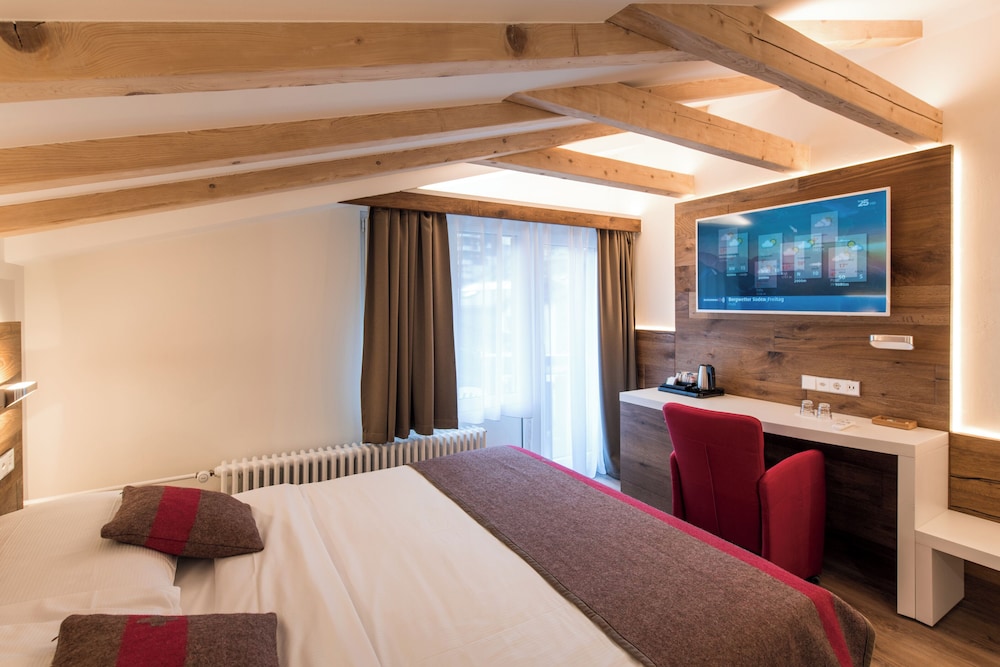 ECONOMY, DOUBLE BED, MOUNTAIN VIEW