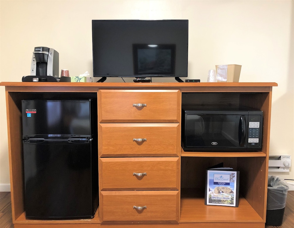 Blue Coast Inn and Suites 33/41