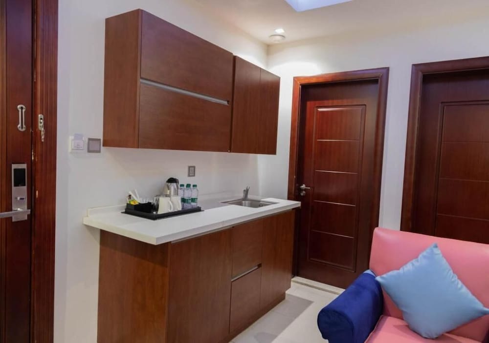Carawan Hotel Jeddah 8/70