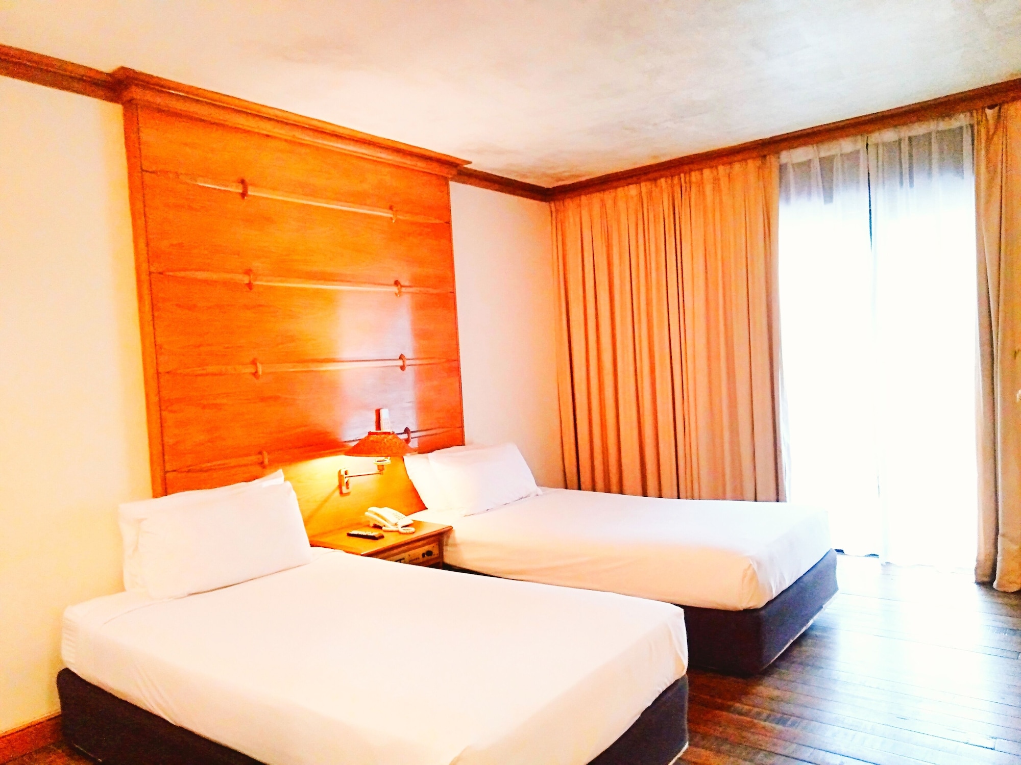 DELUXE, TWIN BEDS, SEA VIEW