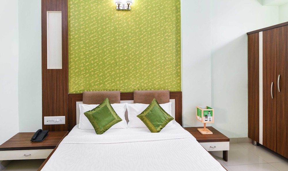 Treebo Skylon Hotel 13/15