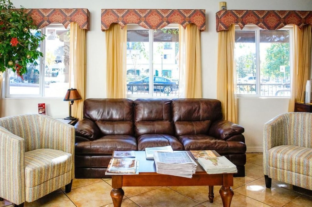 Lamplighter Inn Suites 38/46