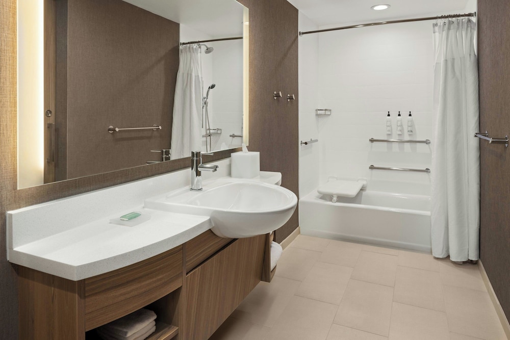 SpringHill Suites by Marriott Eau Claire 20/23