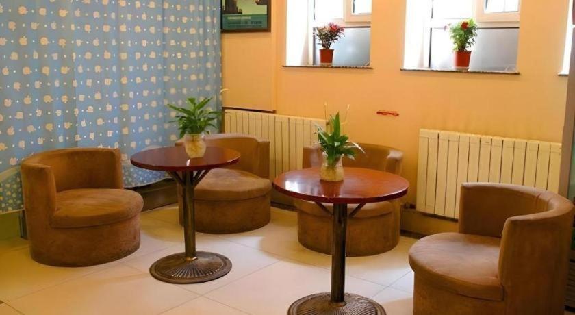 Green Tree Inn Urumqi South Xinhua Road Business Hotel 36/42
