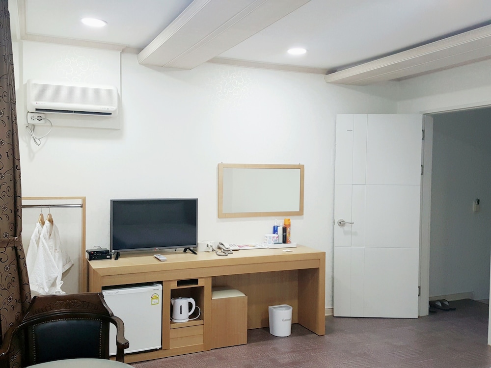 HOTEL PARKWOOD INCHEON AIRPORT 56/70