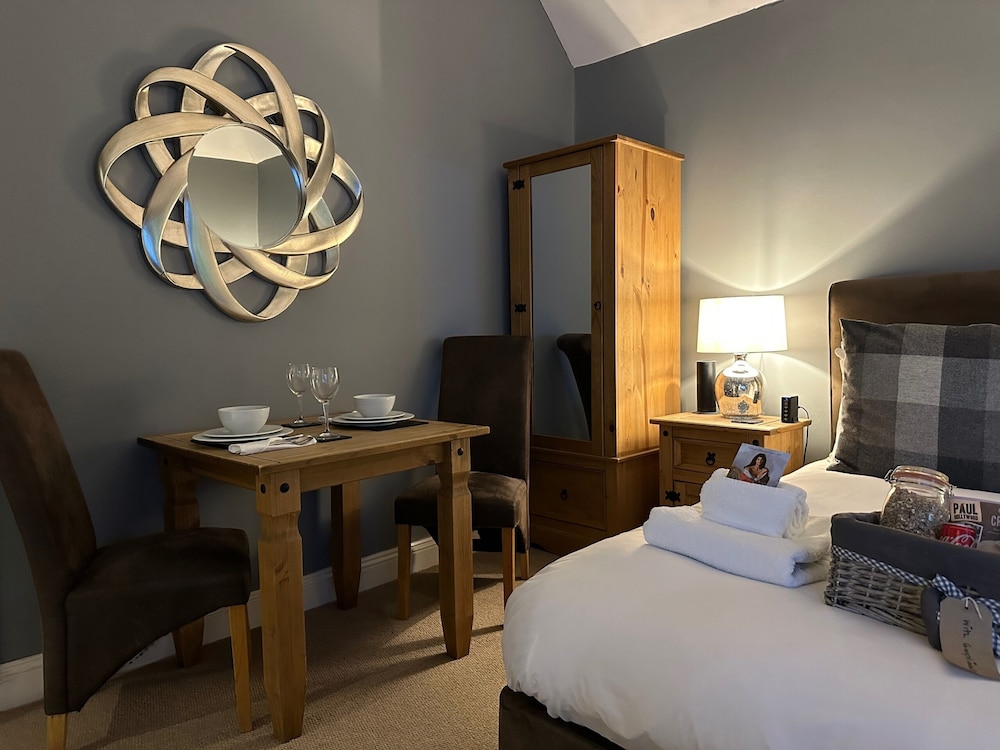 Stonehenge Cottages 10/50