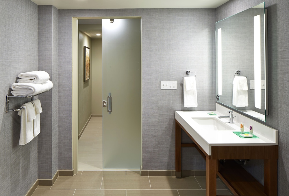 Hyatt Place Lansing – East 42/43