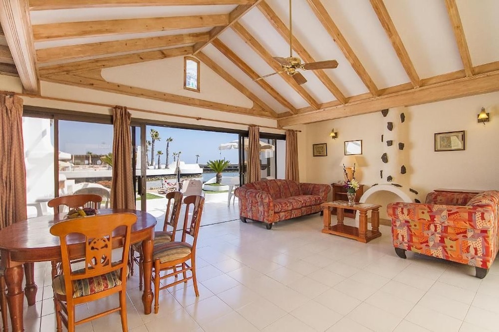 Sands Beach Resort 12/68