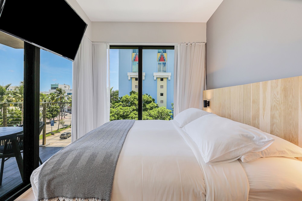 PREMIUM, SUITE, CITY VIEW, CORNER