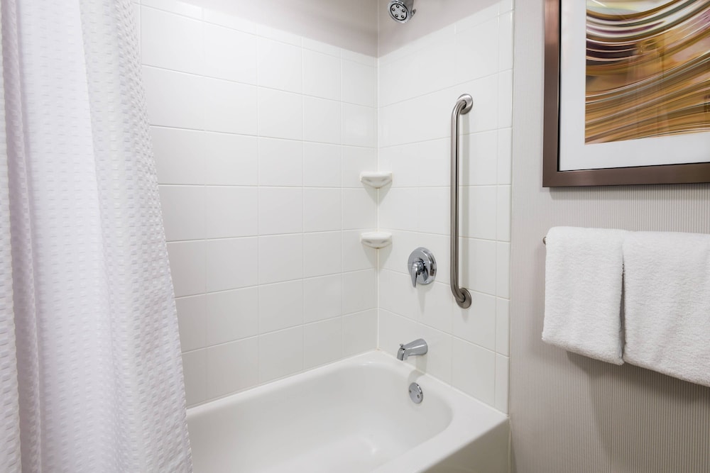 Courtyard By Marriott Providence Lincoln 47/50