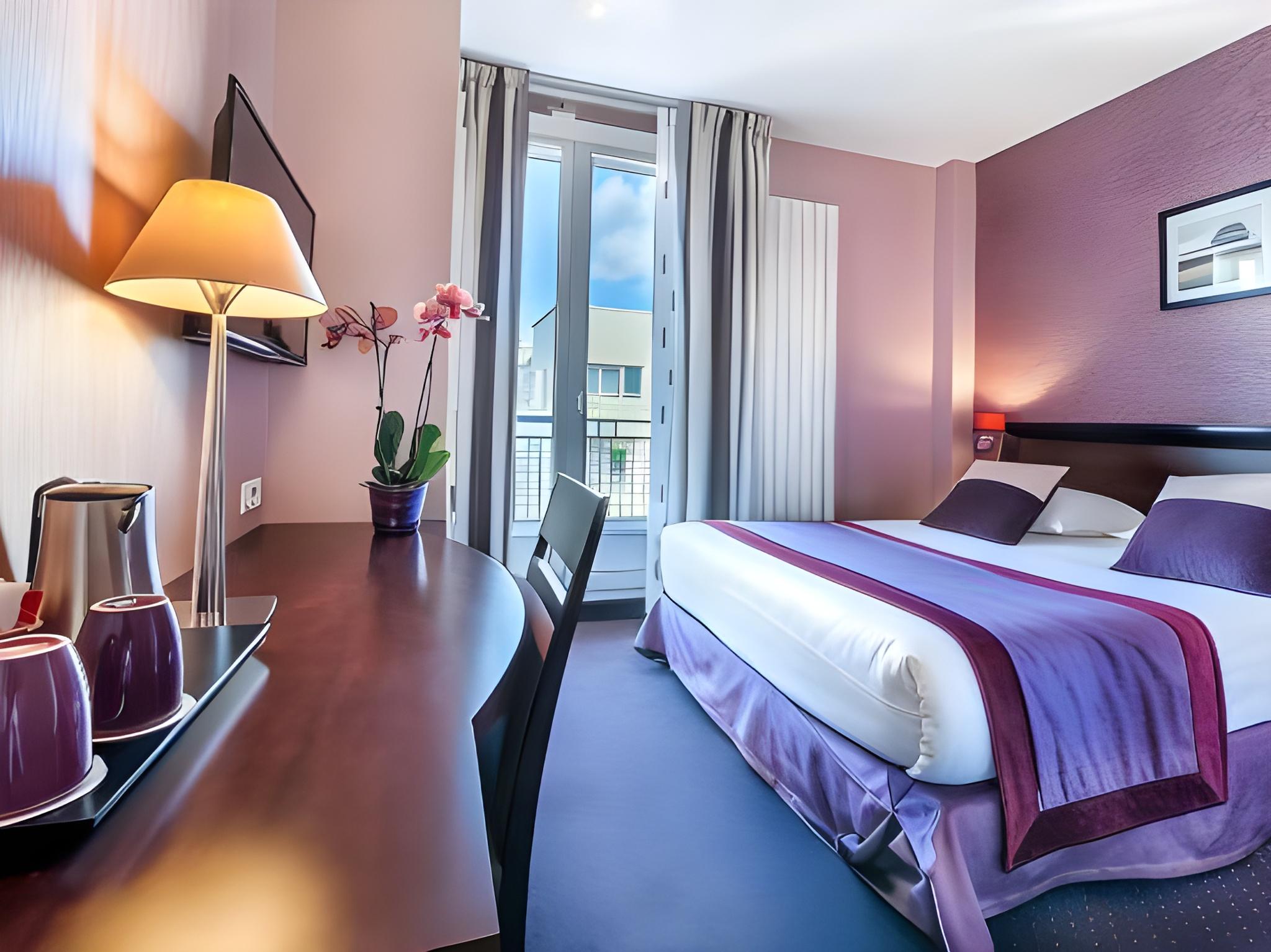 Room, Balcony