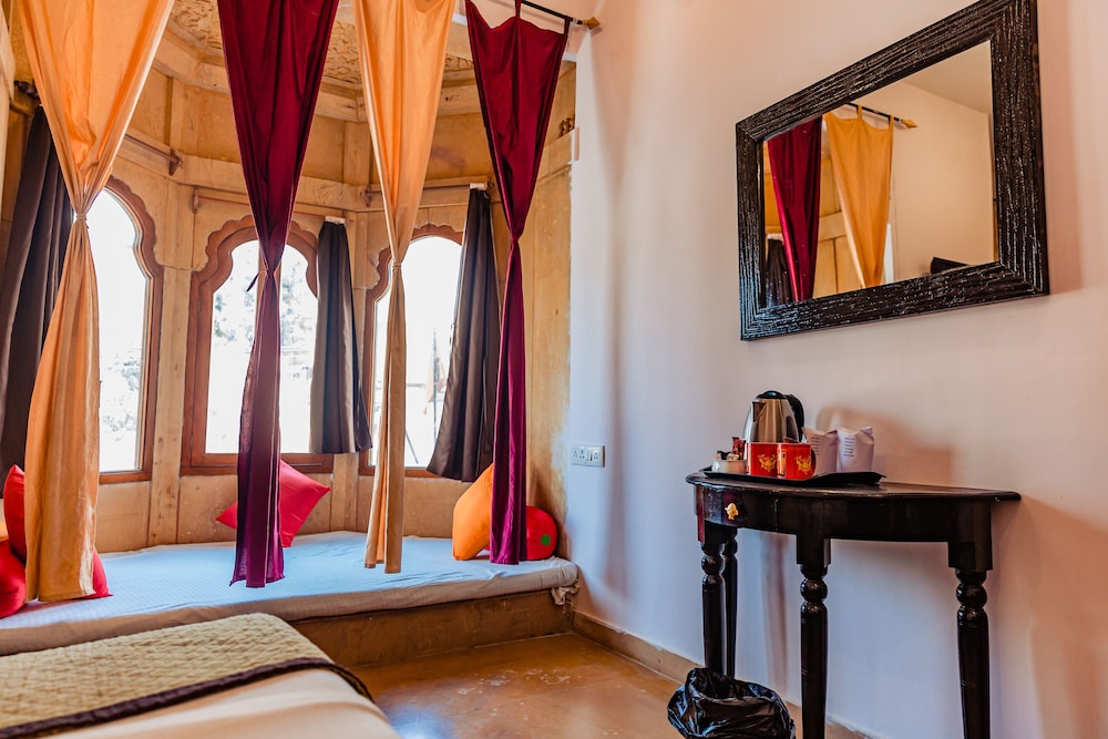 Vista Rooms at Patwa Haveli Road 24/63