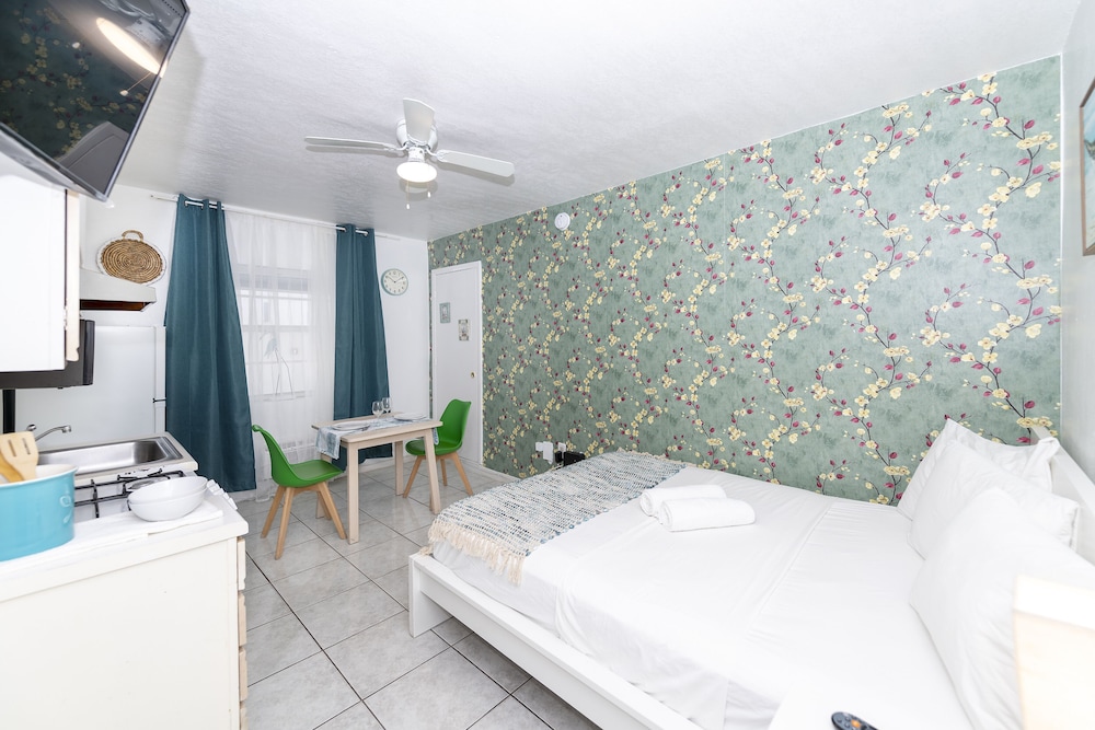 335 Ocean Walk Apartments 10/37