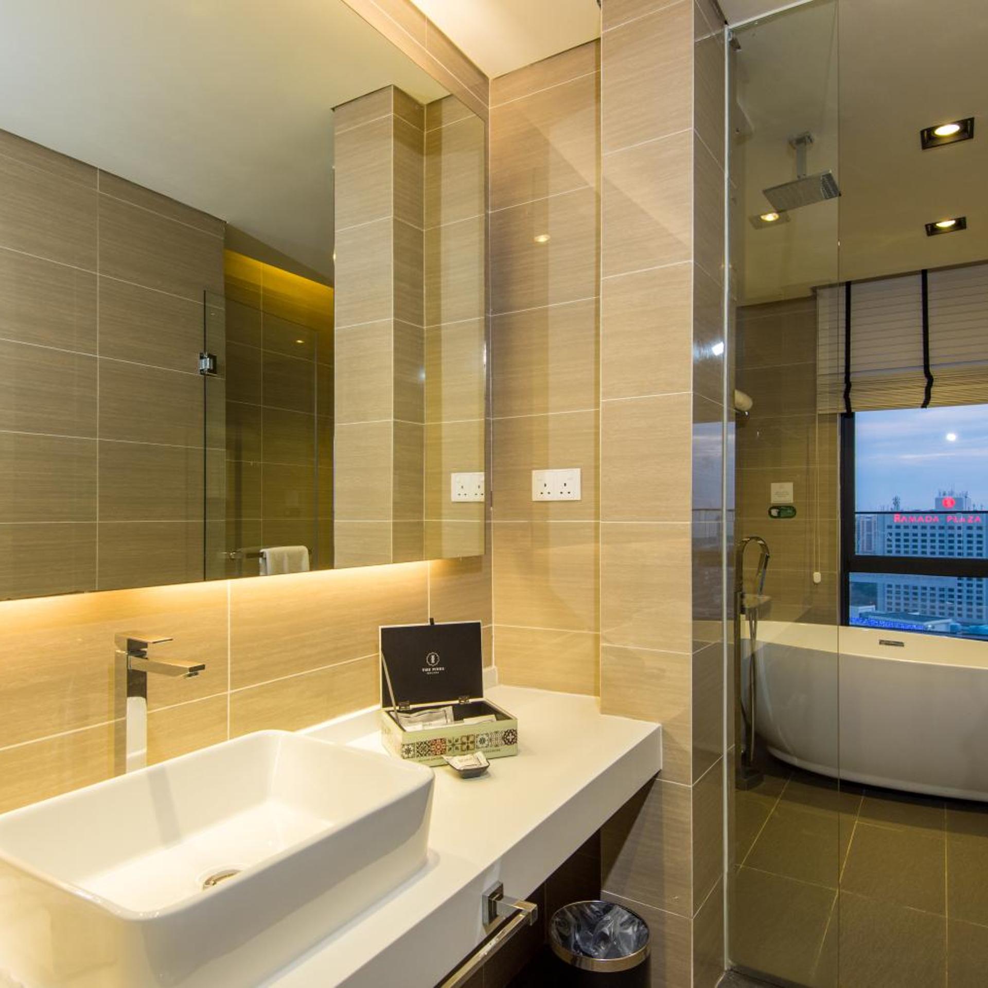 Heritage, Executive, King Bed, with View, Balcony, Bathtub، The Pines Melaka 6/9