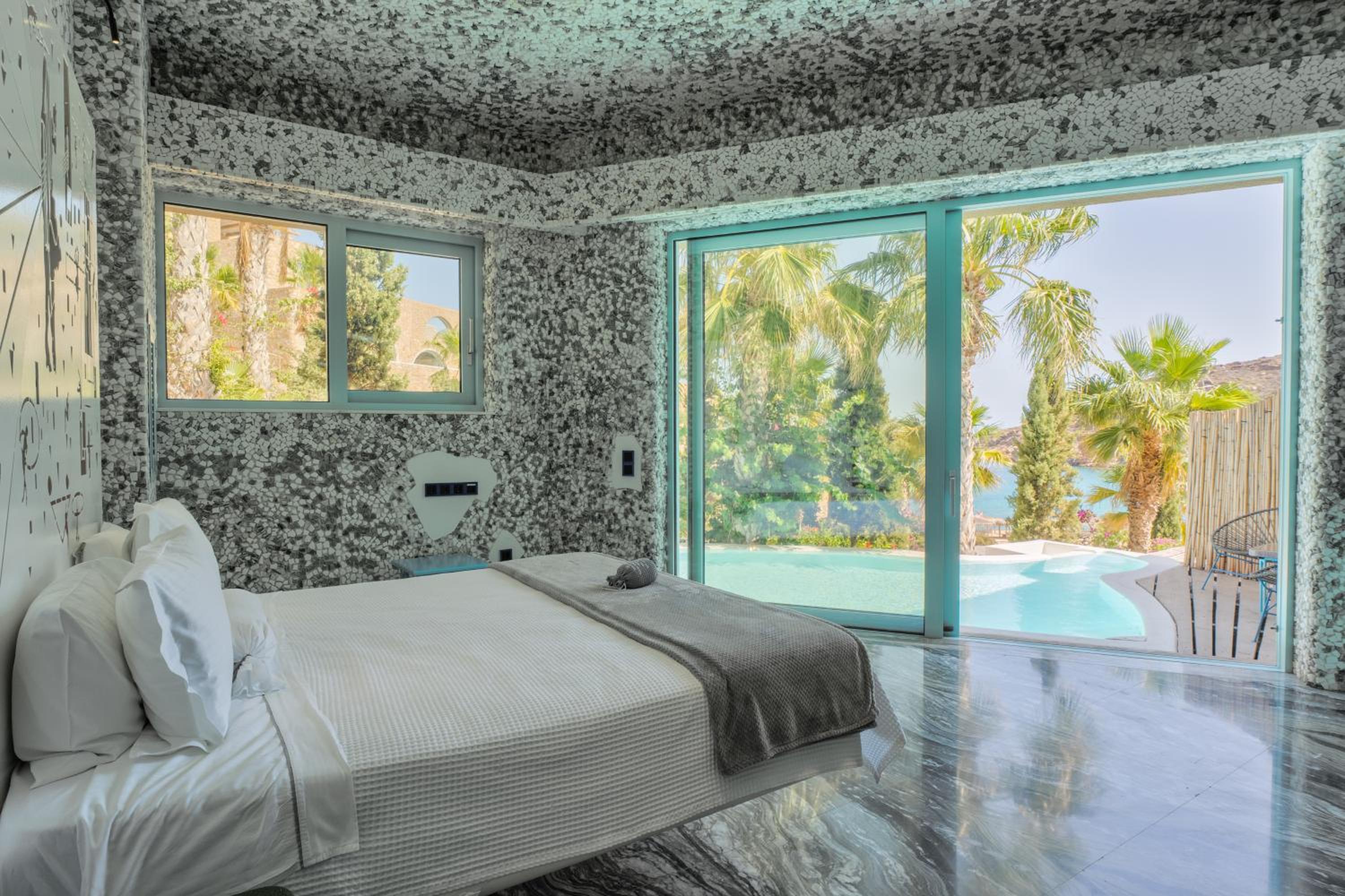 Pond, Suite, Sea View