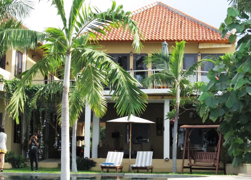 Dolphin Beach Bali 3/63