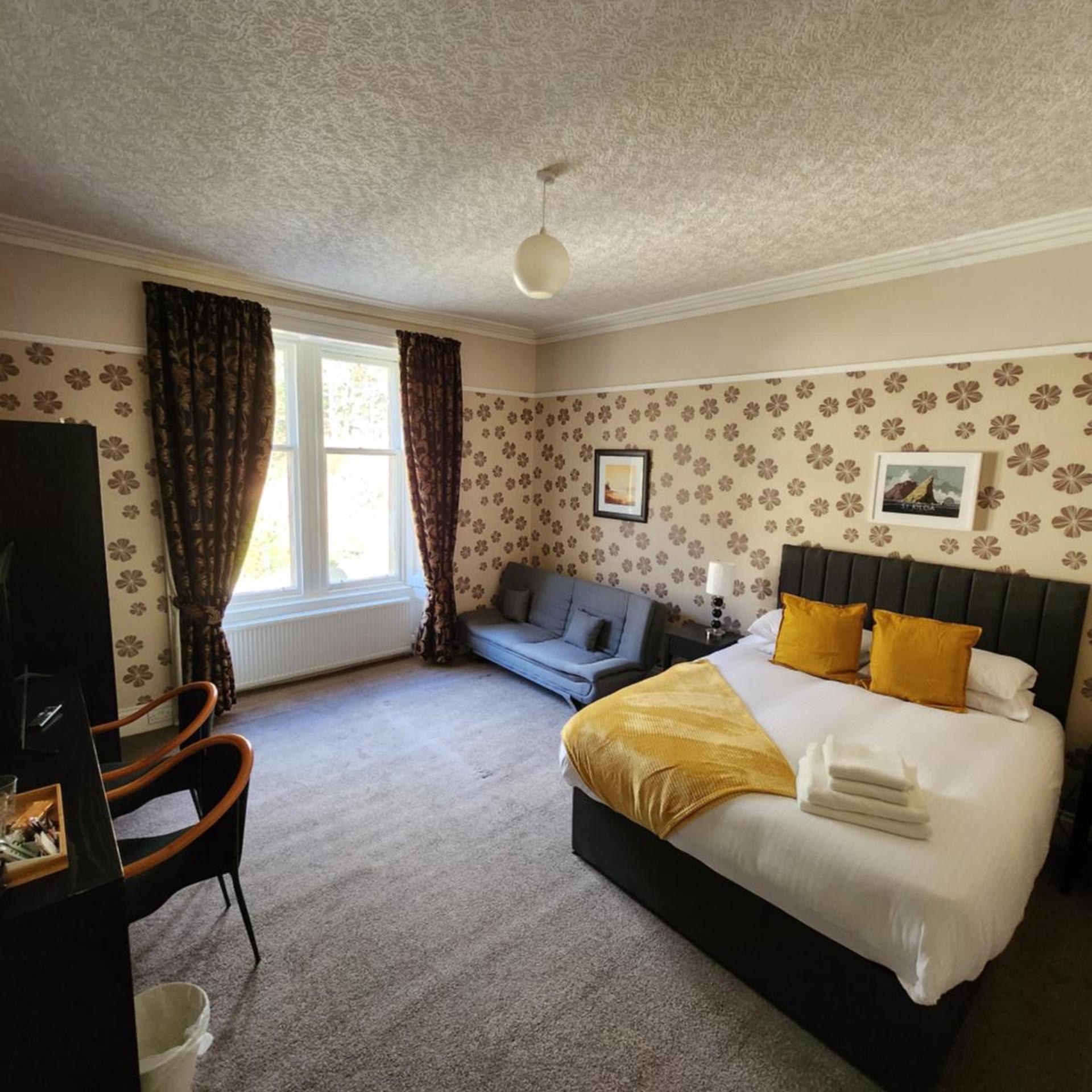 KINGS KNOLL HOTEL 10/53