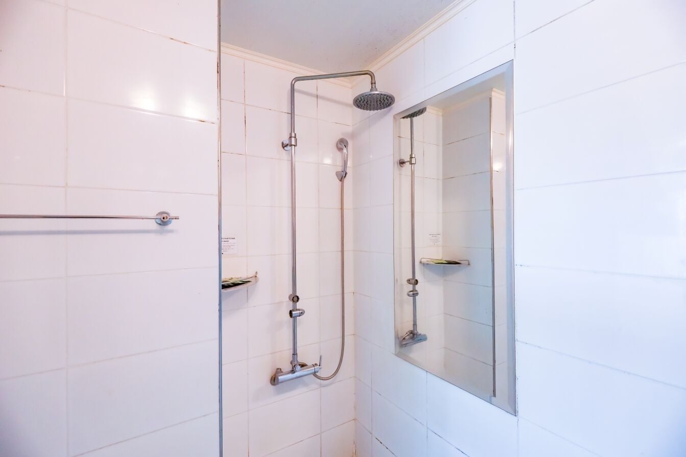 Room, 1 Queen and 1 Single Bed, Charlot Castle Hotel 6/9