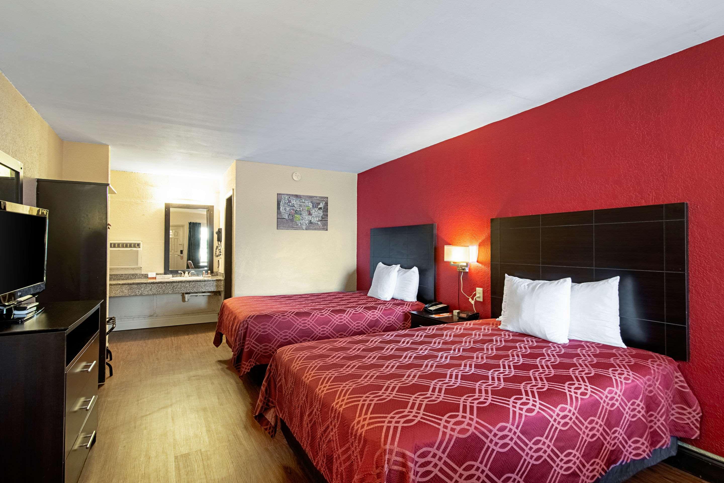 ROOM, 2 DOUBLE BEDS