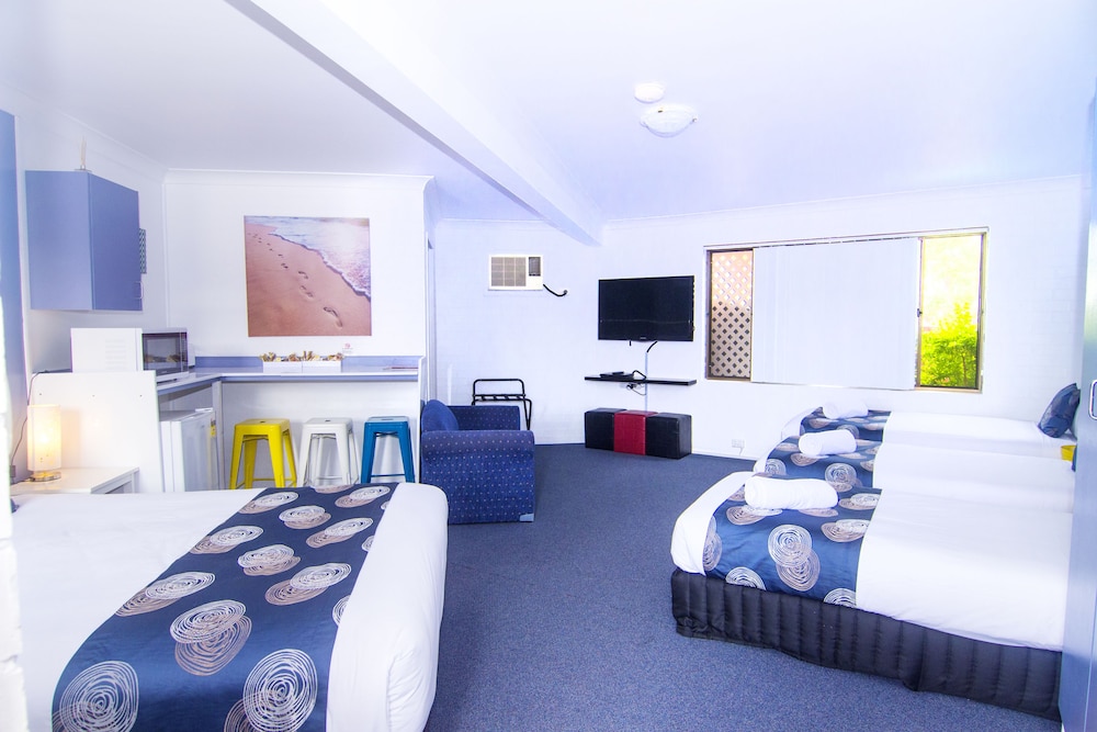 CRESCENT MOTEL 15/43