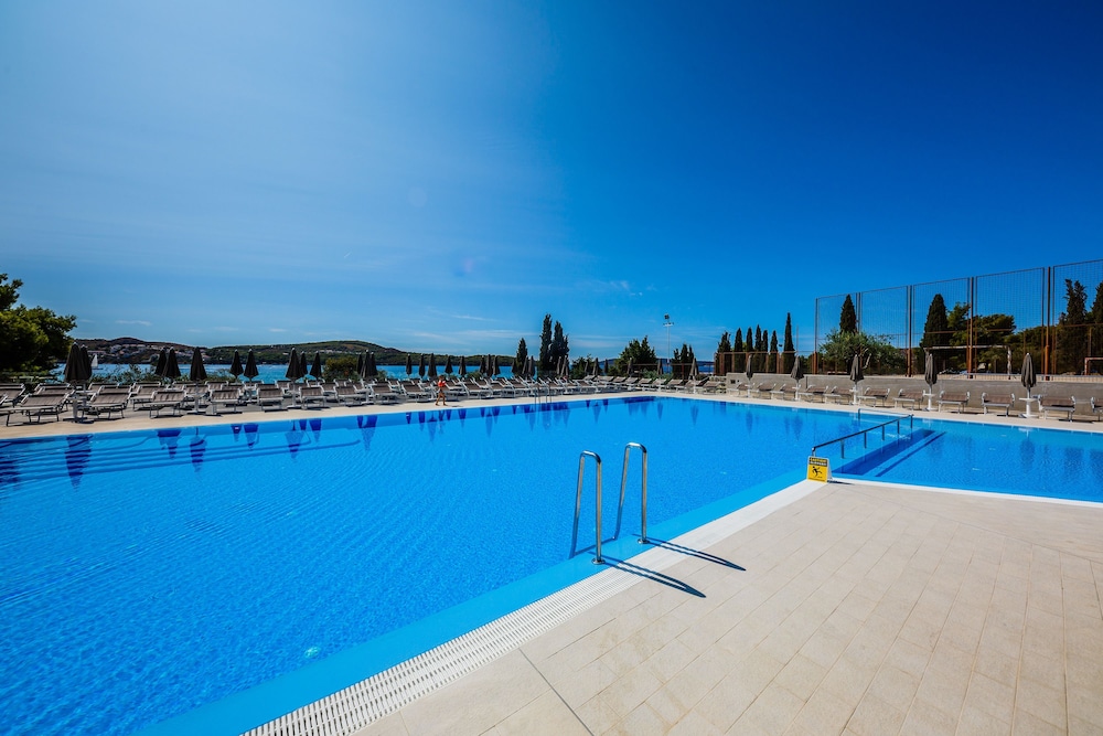 Hotel Medena Block A 33/50