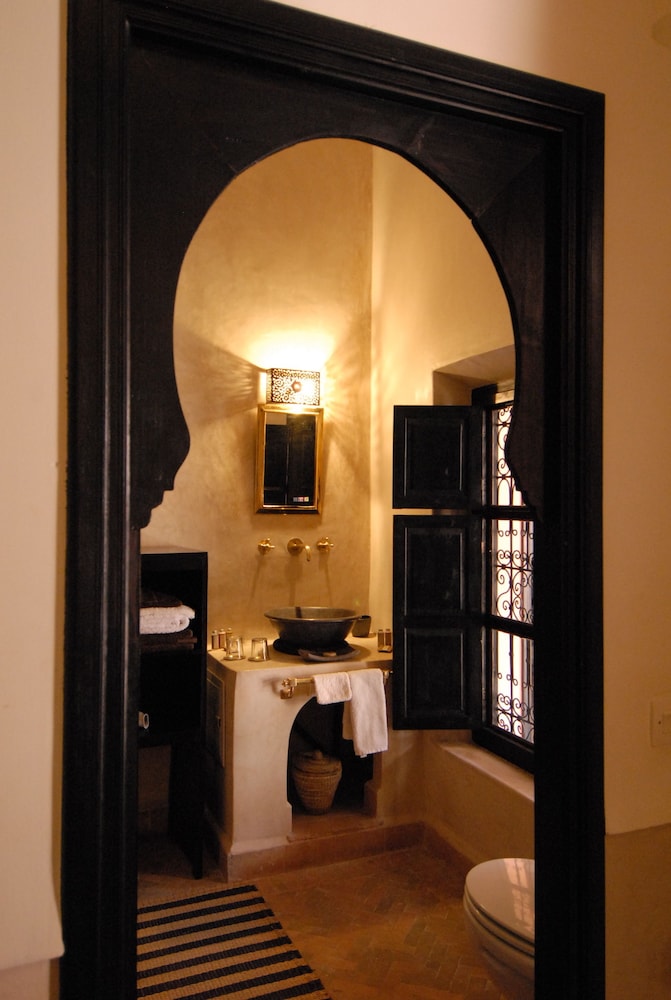 Riad Ajmal 39/77