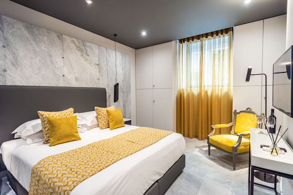 Semi Room, Basement, Queen Bed