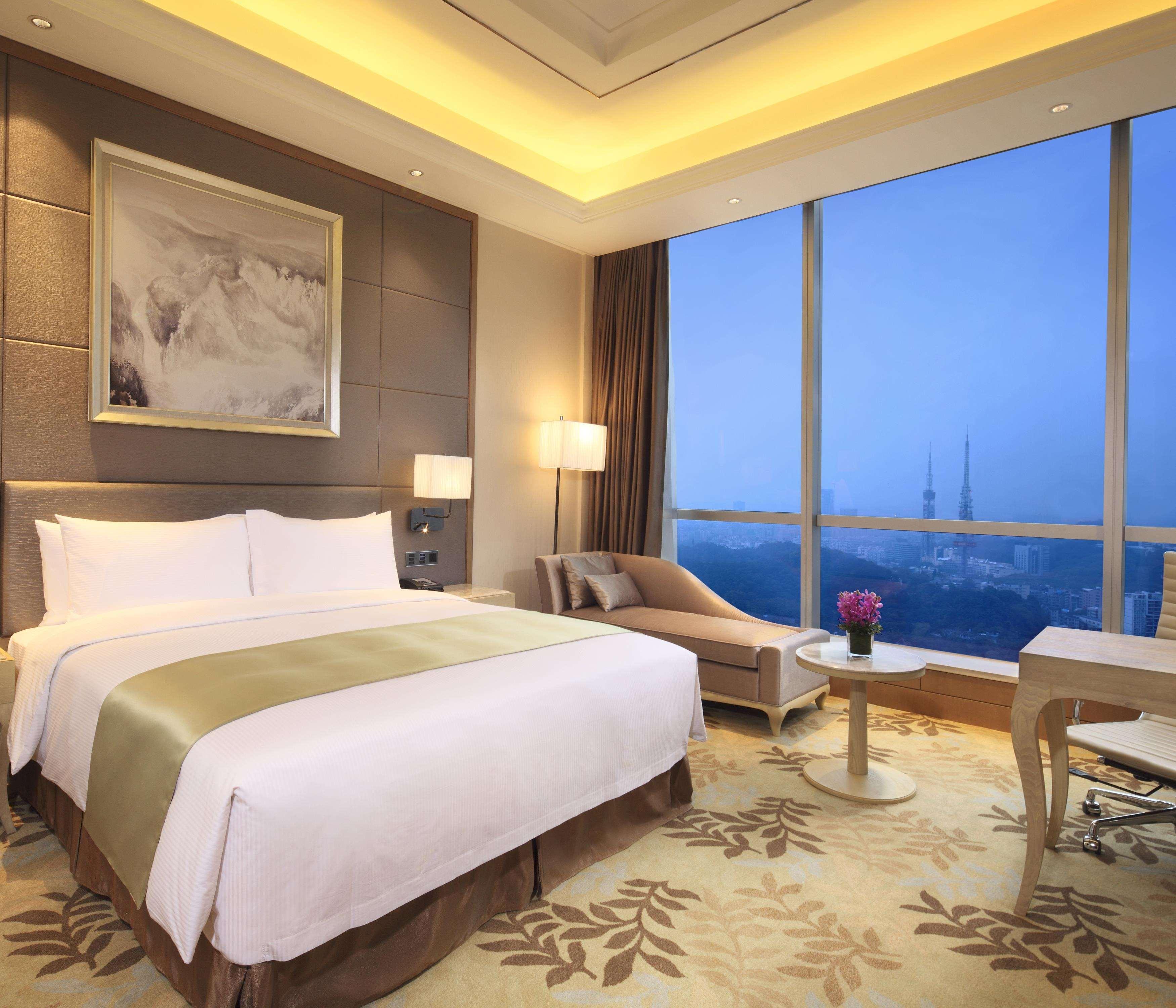 1 BEDROOM, SUITE, KING BED, LOUNGE ACCESS