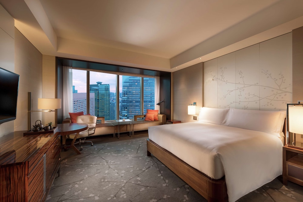 ROOM, KING BED, CITY VIEW