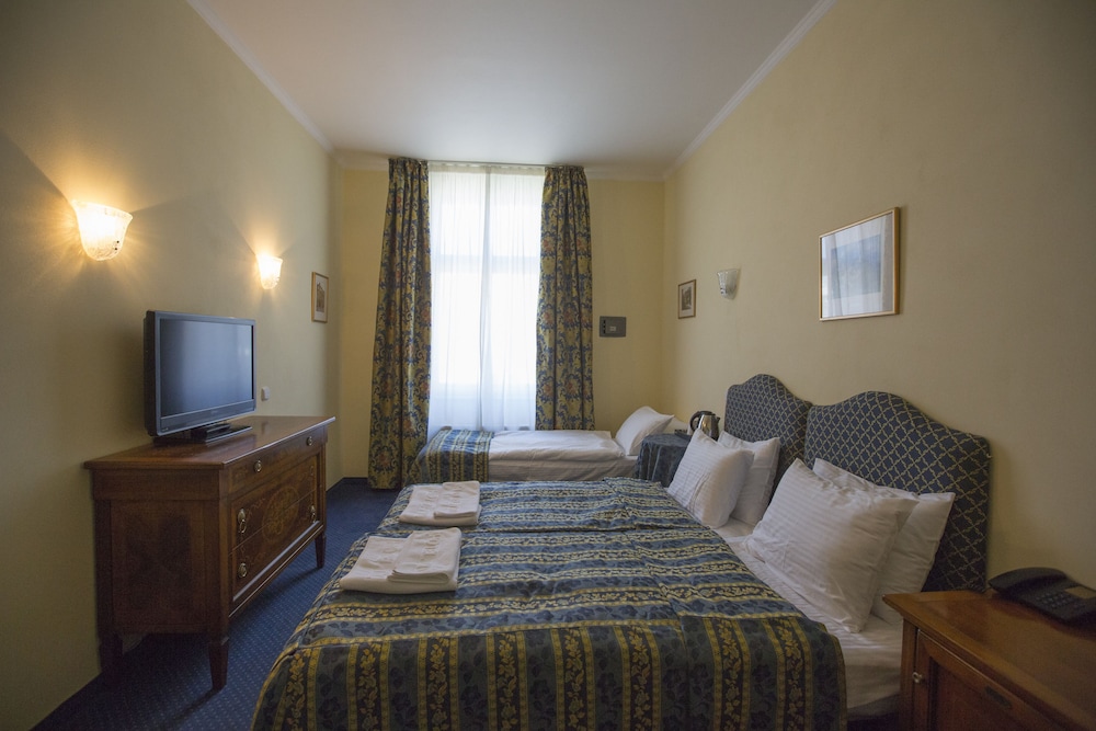 Tyl Hotel 20/39