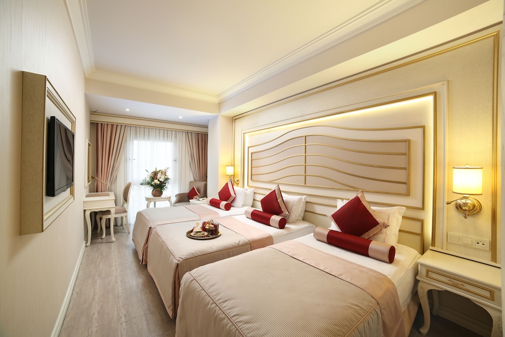 Halifaks Hotel 12/50