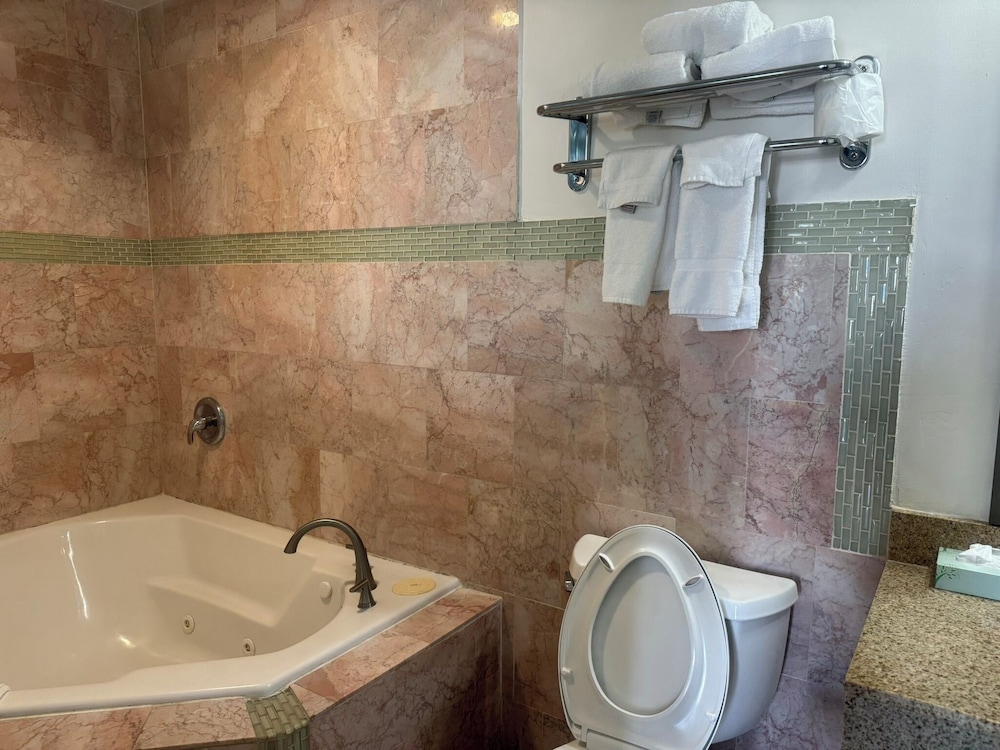 Lockhart Inn 43/48