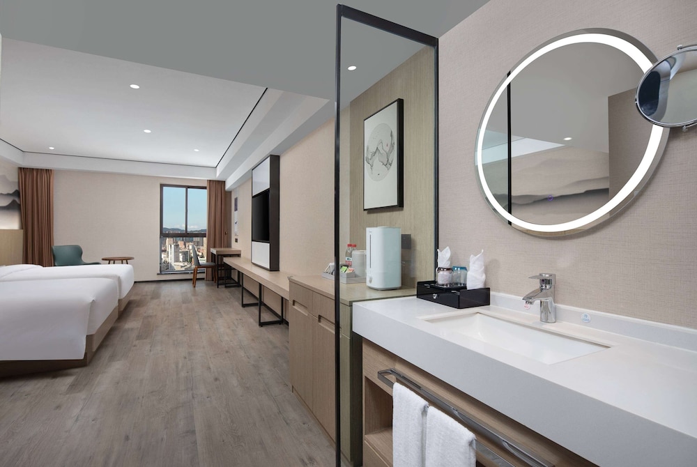 Ramada Encore by Wyndham Kunming Guandu 33/35