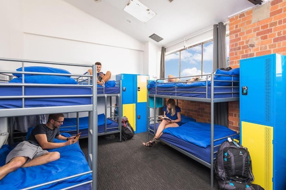 Summer House Brisbane Hostel 24/36