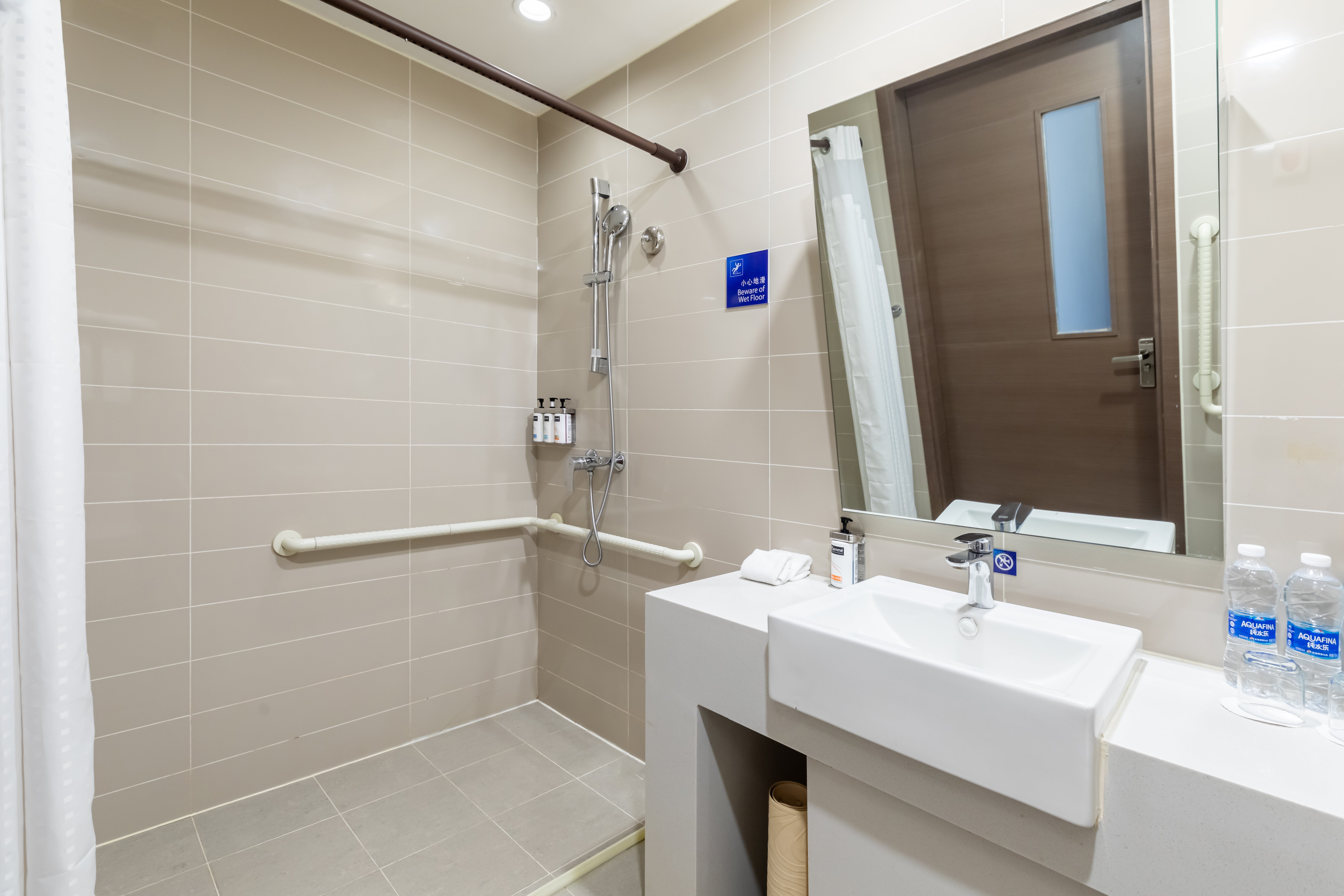 Holiday Inn Express SHENYANG NORTH STATION 35/36