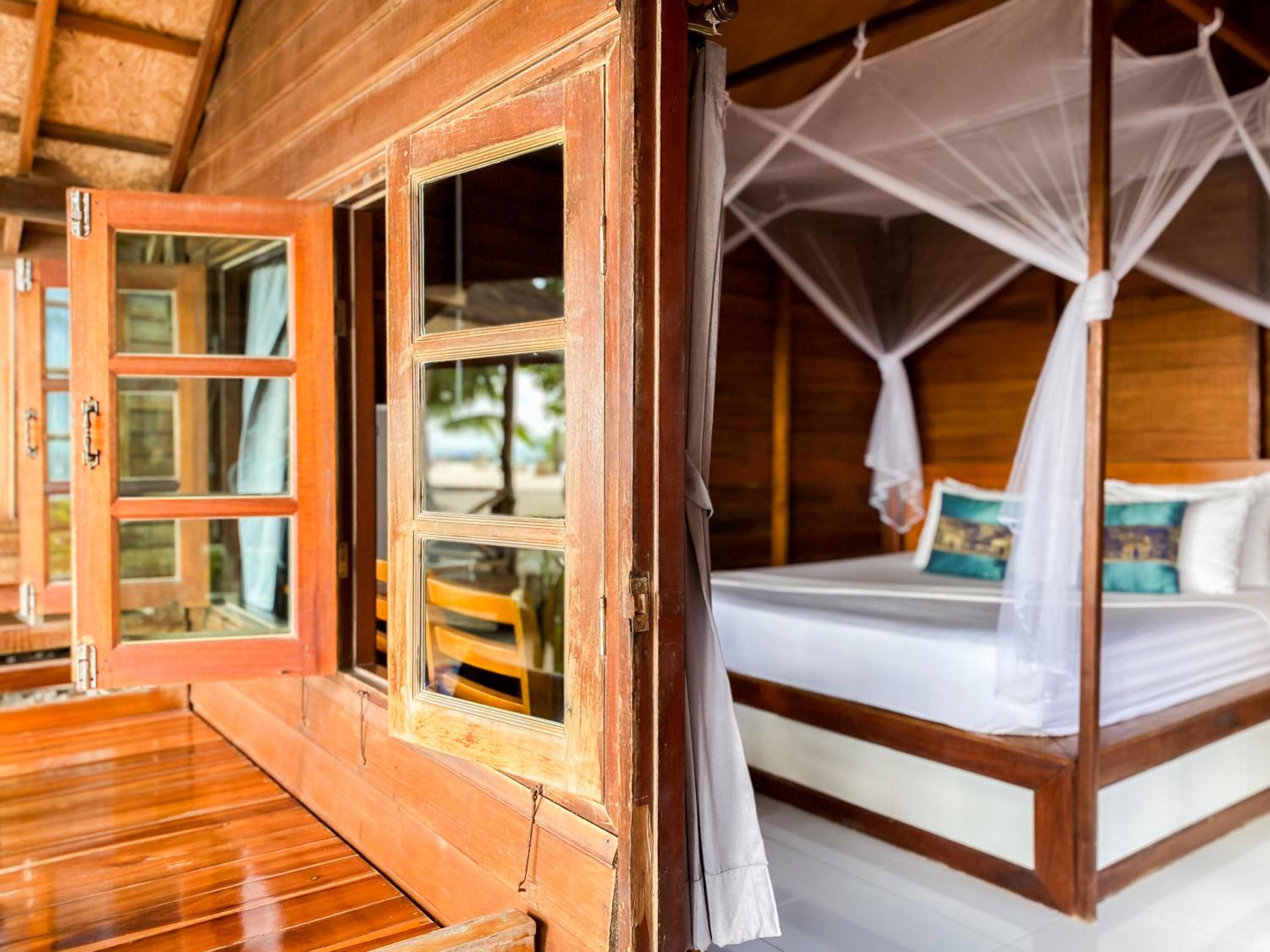 Deluxe, Bungalow, Beach Front