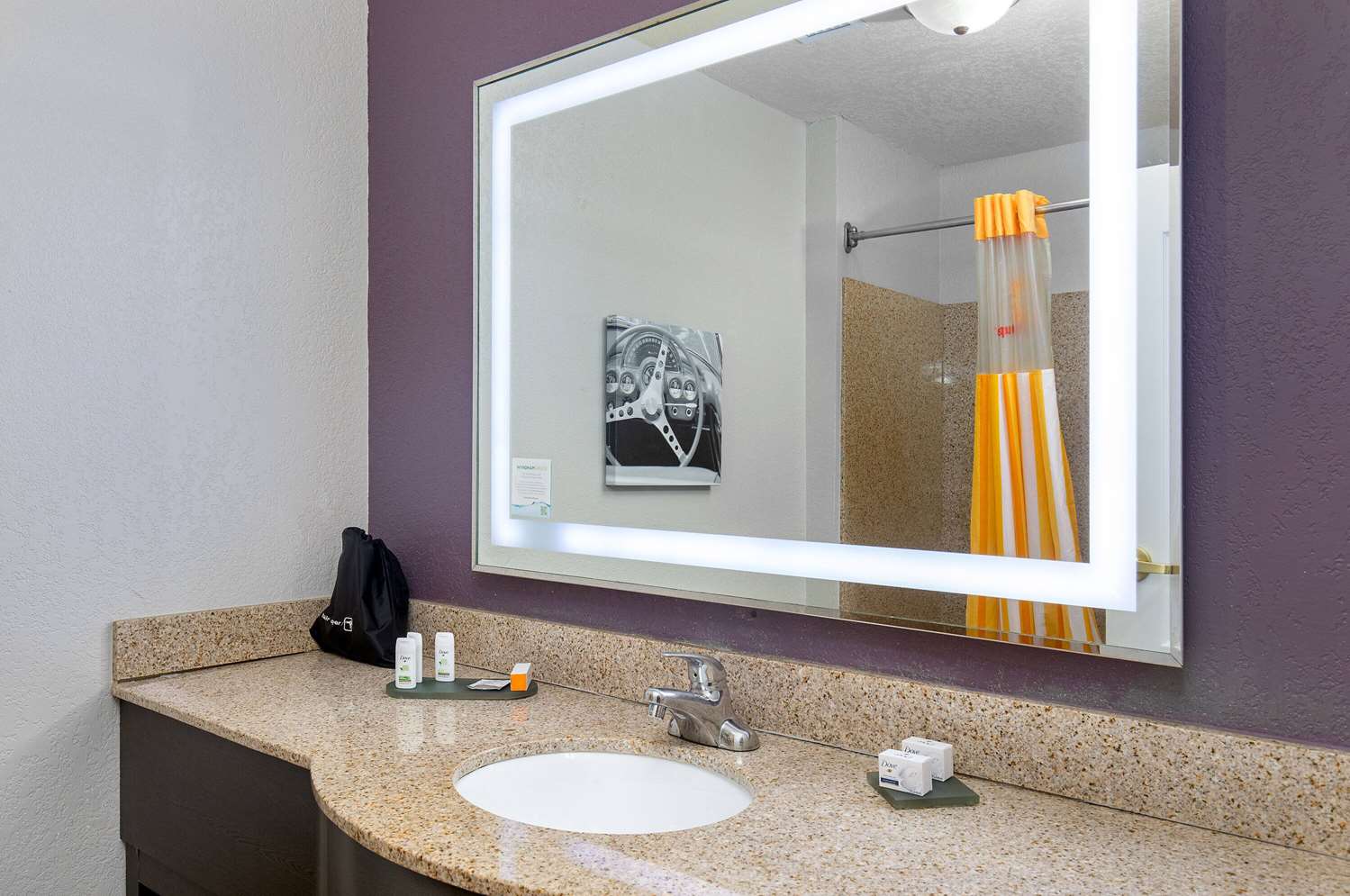 La Quinta Inn & Suites by Wyndham Bowling Green 49/51