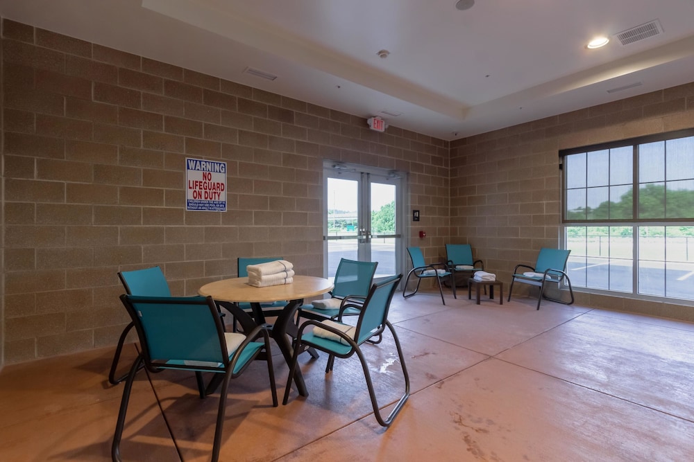Comfort Inn & Suites - Harrisburg Airport - Hershey South 44/48