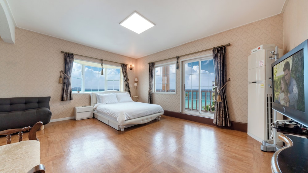 Gold, Double Bed