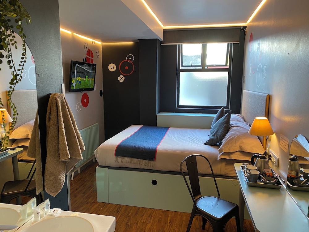 Bannister Hotel 17/50