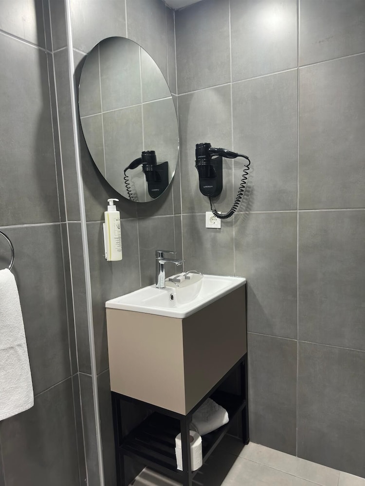 Monezza Hotel - Maltepe 30/33