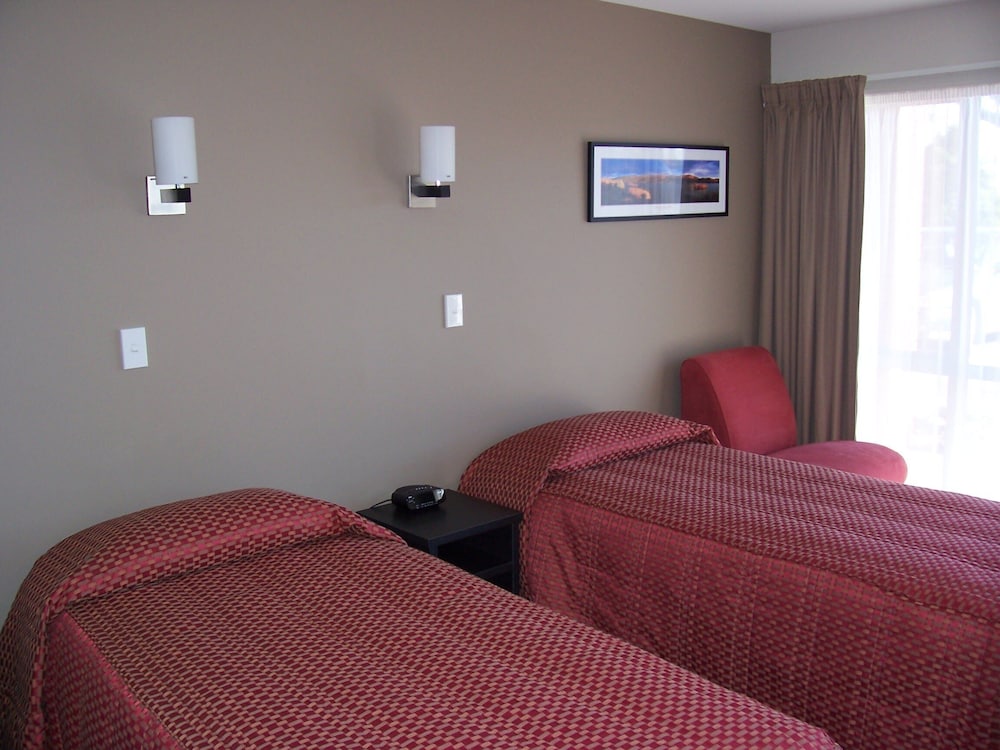 Cranford Oak Motel 12/46