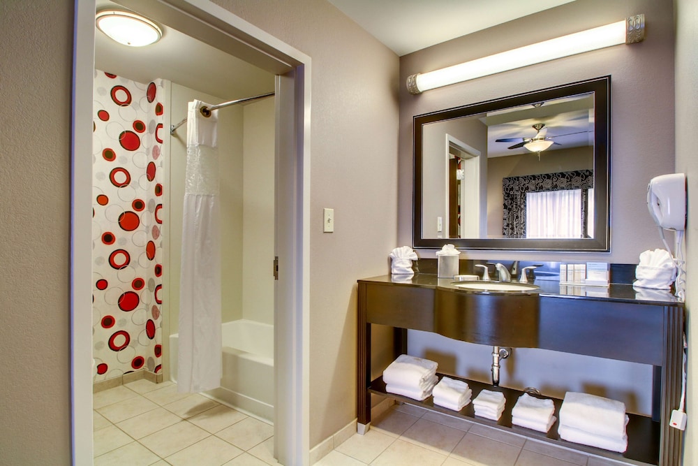 Hampton Inn Birmingham Leeds 12/74