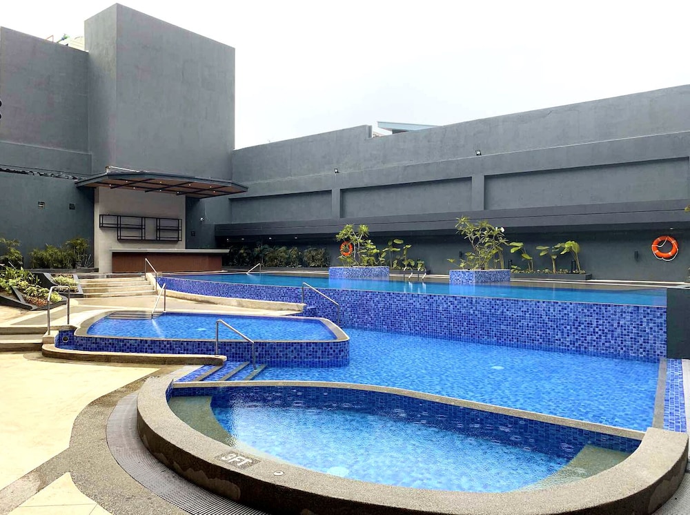 Grand Summit Hotel General Santos 48/50