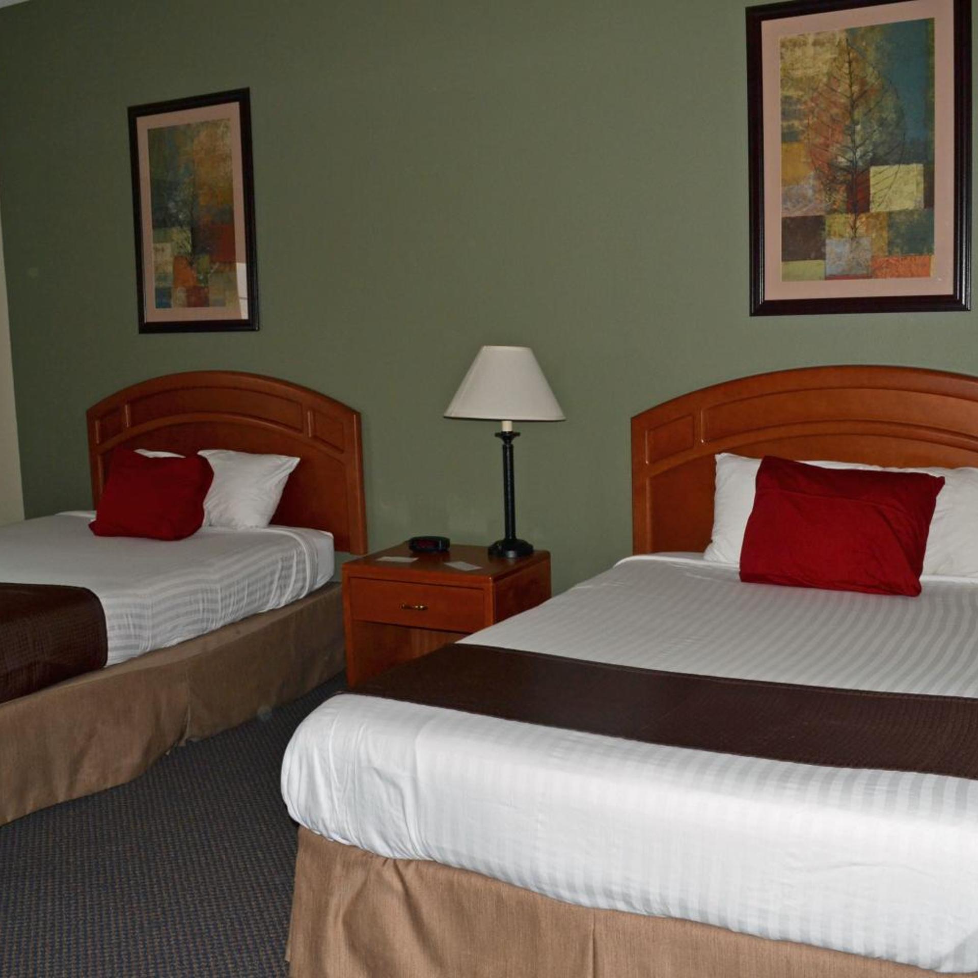 Paola Inn And Suites 25/47