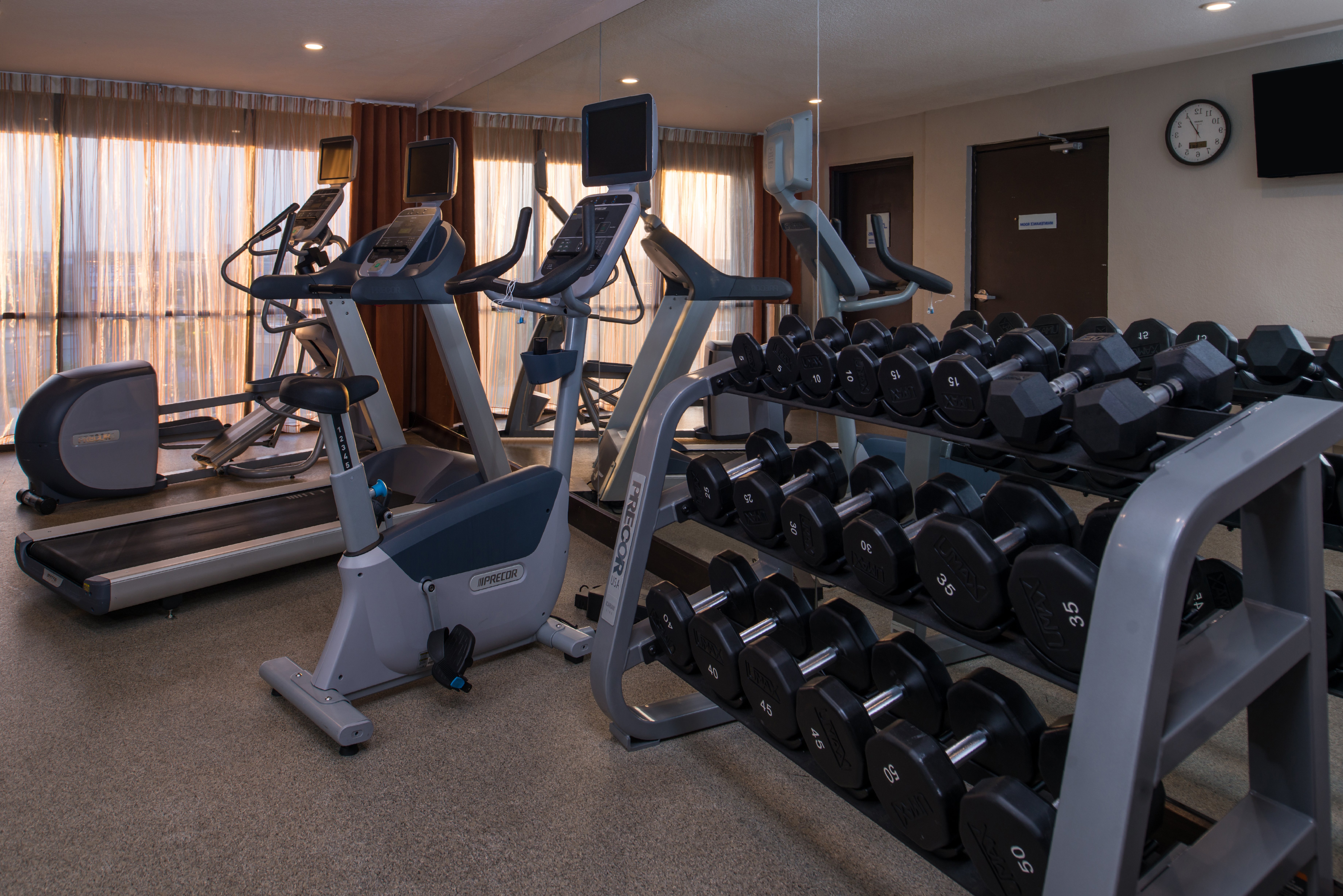 Holiday Inn Express & Suites San Antonio Medical-Six Flags 50/74